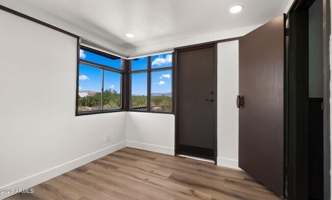 Building Photo - 6102 E Quartz Mountain Rd