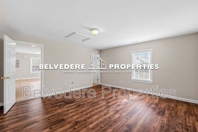 Building Photo - 611 W Green Dr