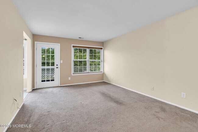 Building Photo - 366 Sequoia Ct