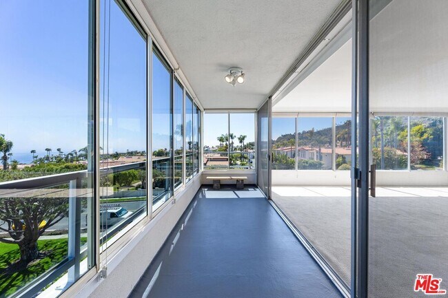 Building Photo - 32646 Coastsite Dr