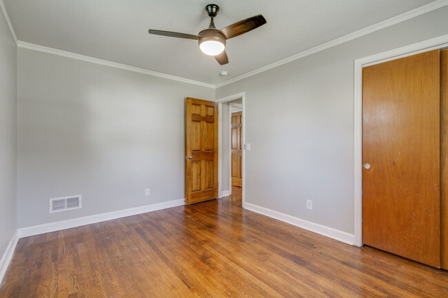 Building Photo - 7712 Burdell Dr