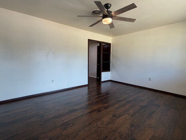 Building Photo - 84 SW 45th St