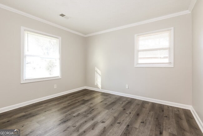 Building Photo - 494 Clara Dr