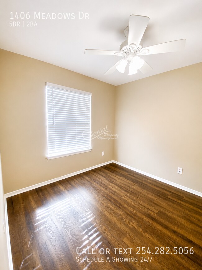 Building Photo - 1406 Meadows Dr