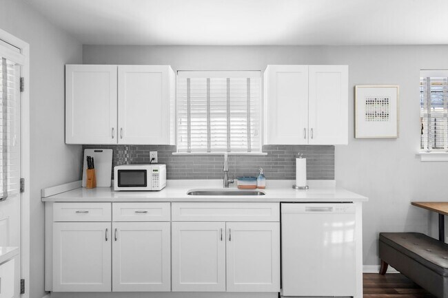 Building Photo - 1122 2nd Ave S