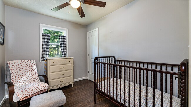 Building Photo - 405 NE Richardson Pl