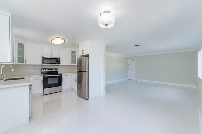 Building Photo - 555 S Luna Ct Hollywood, FL 33021