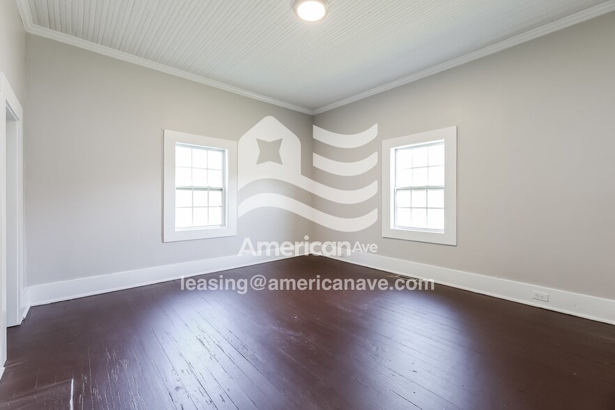 Building Photo - 128 Riley St