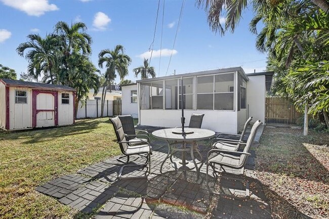 Building Photo - 642 SW 11th St