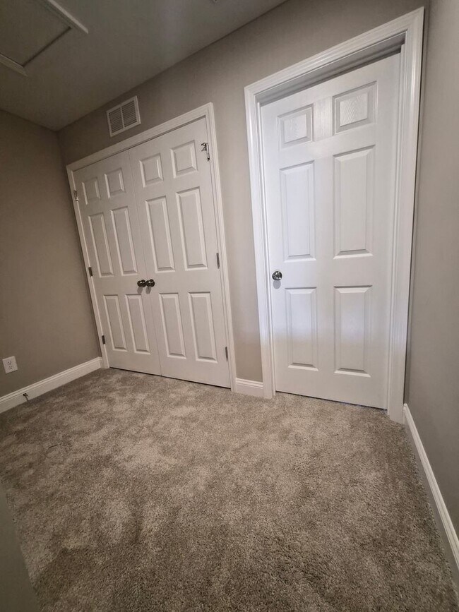 Building Photo - 187 Loren Rd