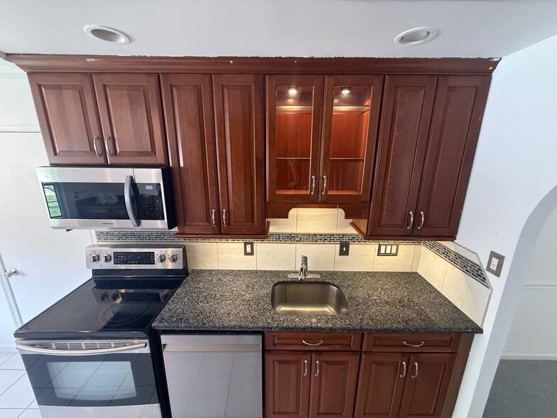 Building Photo - 3229 Manitoba Dr