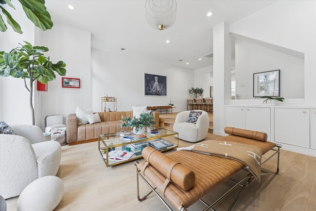 Building Photo - 2224 Mid Ln