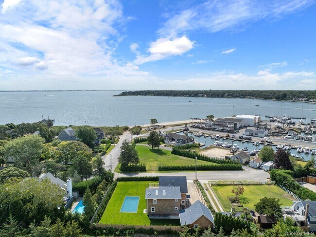 Building Photo - 10 Sagamore Rd