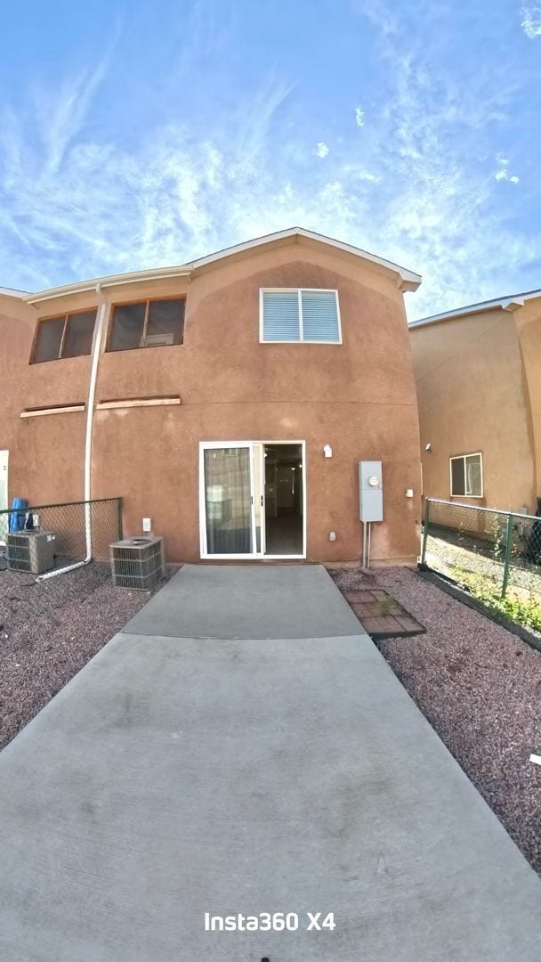 Building Photo - 2928 Main St