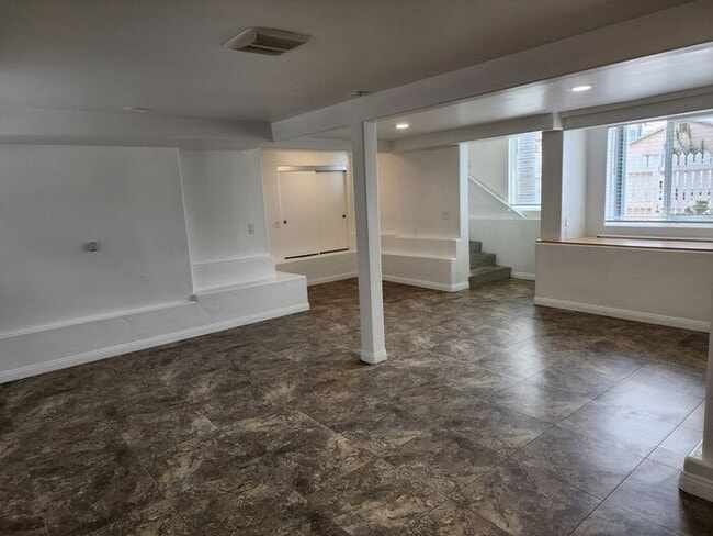 Building Photo - 1/2 OFF 1st Month! Imperial Beach, Spacious 1BR/1BA Unit only 1 Block from the beach!