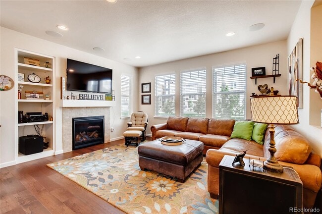 Building Photo - 511 E Hinsdale Ave