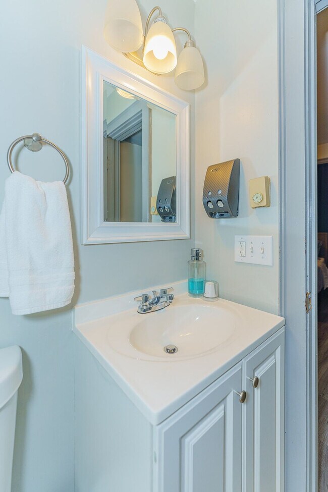 Building Photo - 12 S Mall Arterial