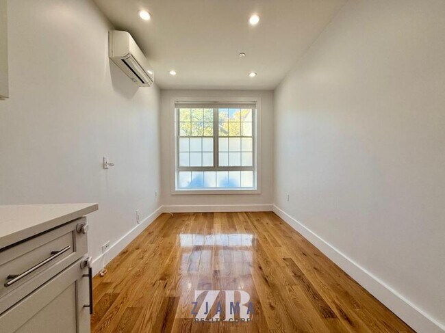 Building Photo - 1 bedroom in Brooklyn NY 11233