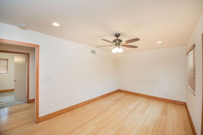 Building Photo - 3 Bedroom Single Family Home in the Brea-O...