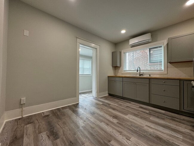 Building Photo - Completely Updated THREE BEDROOM TWIN!