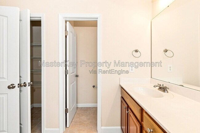 Building Photo - 725 Keystone Park Dr
