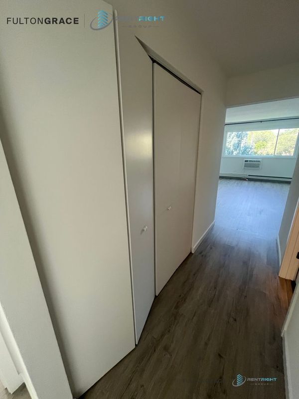 Building Photo - 7621 N Sheridan Rd