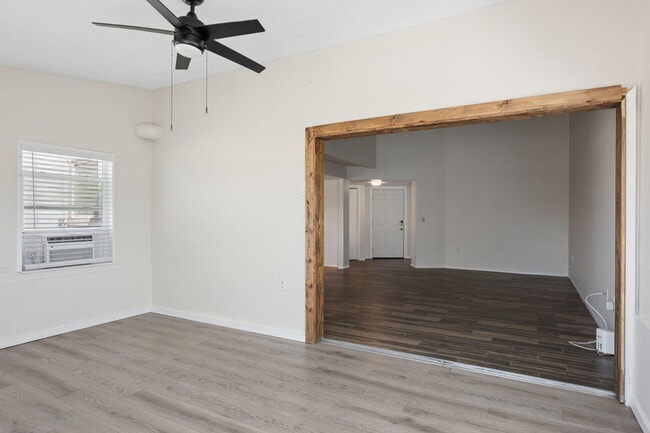 Building Photo - 2423 E Maryland Dr