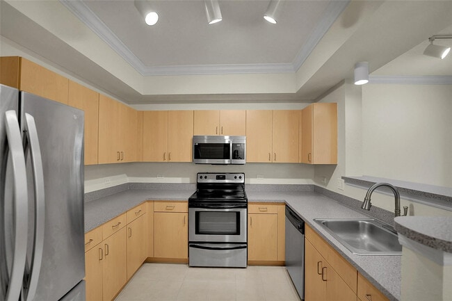 Building Photo - 533 NE 3rd Ave