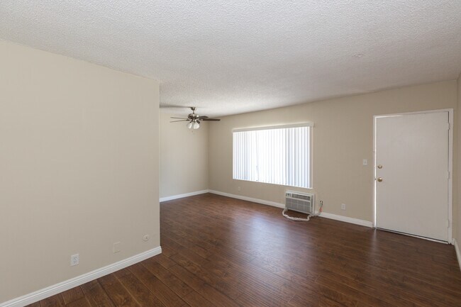 Building Photo - 16221 Vanowen St