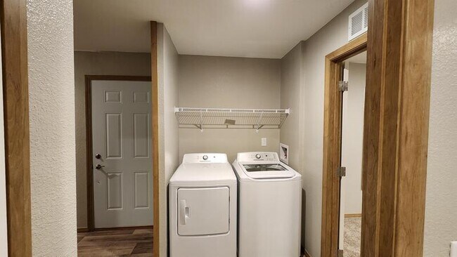 Building Photo - 11 Andreasen Dr