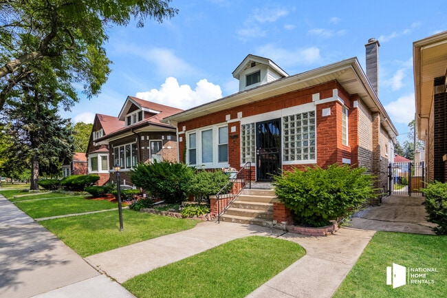 Building Photo - 9211 S Throop St