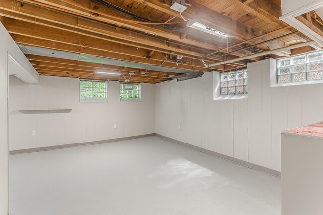 Building Photo - 2300 Devonshire Rd