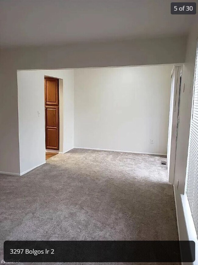 Building Photo - $2,175 Chapel Hill Condo For Rent