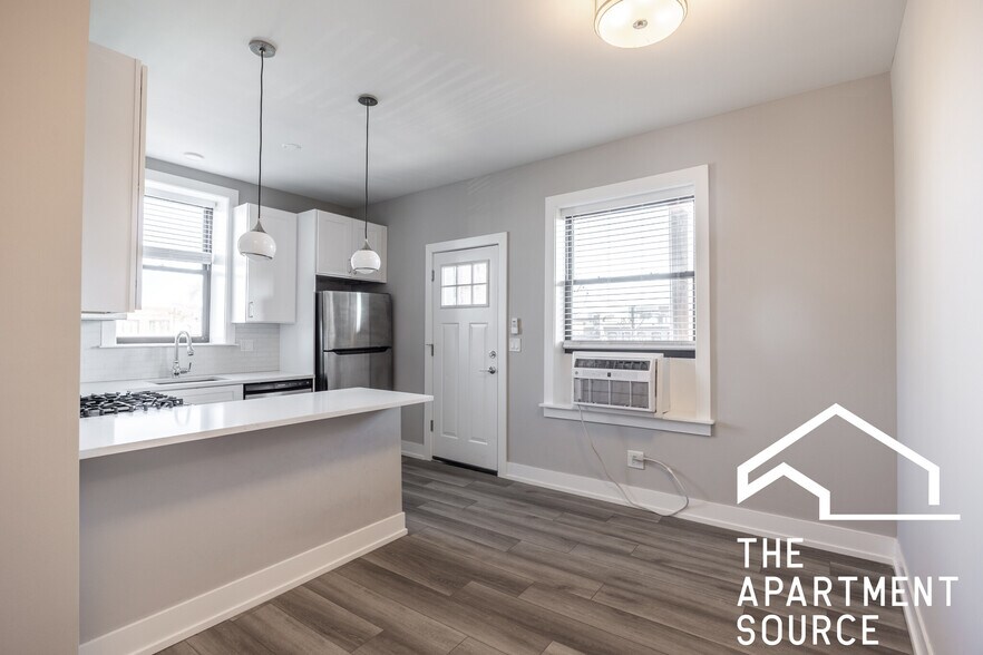 Building Photo - 3941 N Janssen Ave