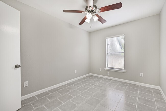 Building Photo - 5220 Krueger Dr