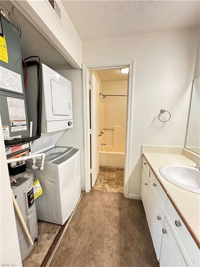 Building Photo - Hampton Club