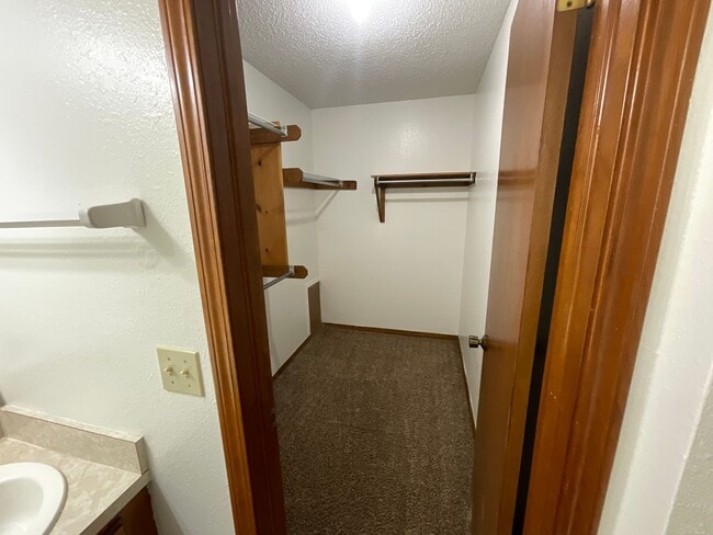 Building Photo - 3 Bed. 2 Bath, 2 Car Garage