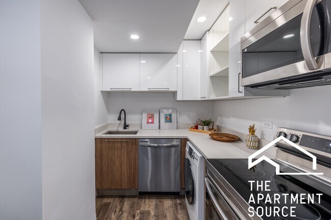 Building Photo - 941 W Carmen Ave