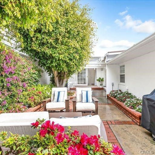 Building Photo - 2831 Bayshore Dr