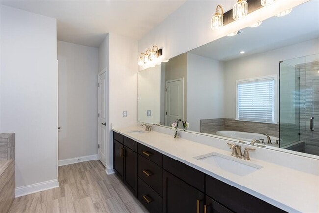 Building Photo - 5015 Montes Ln