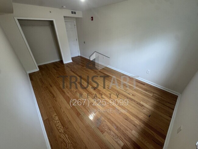 Building Photo - 1609 W Diamond St