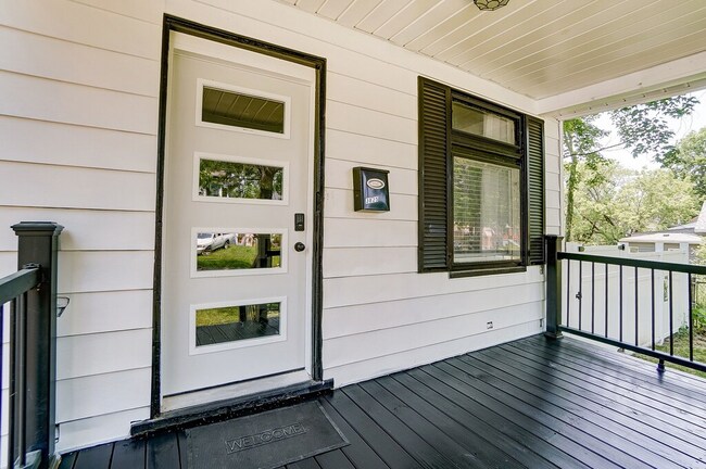 Building Photo - 3825 Zinsle Ave