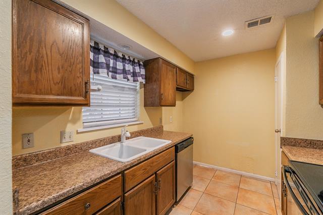 Building Photo - 611 Lost Springs Ct