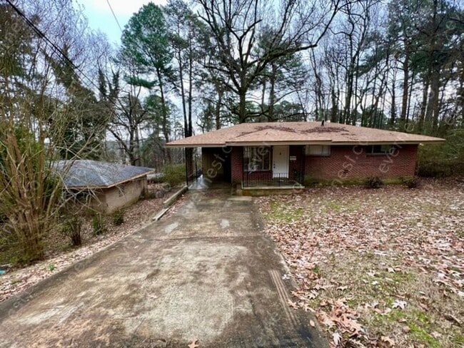 Building Photo - 2 Woodcliff Cir