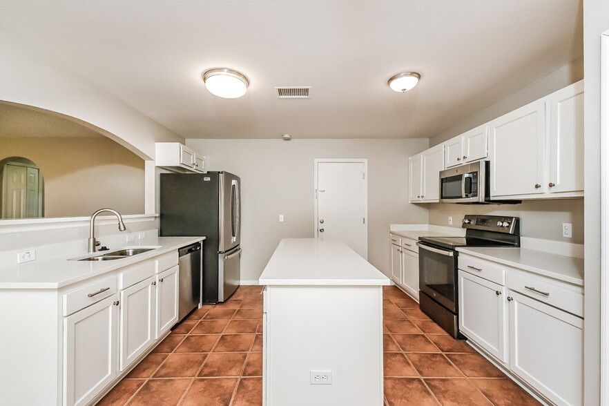 Building Photo - 10415 Opus Dr