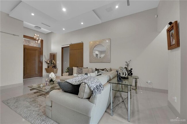 Building Photo - 28 Sycamore Ave