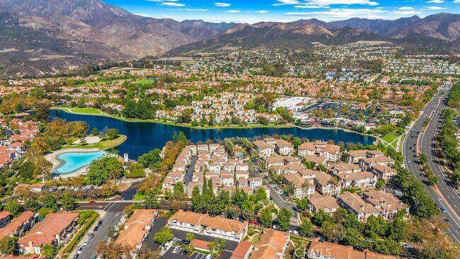 Building Photo - 205 Montana Del Lago Dr