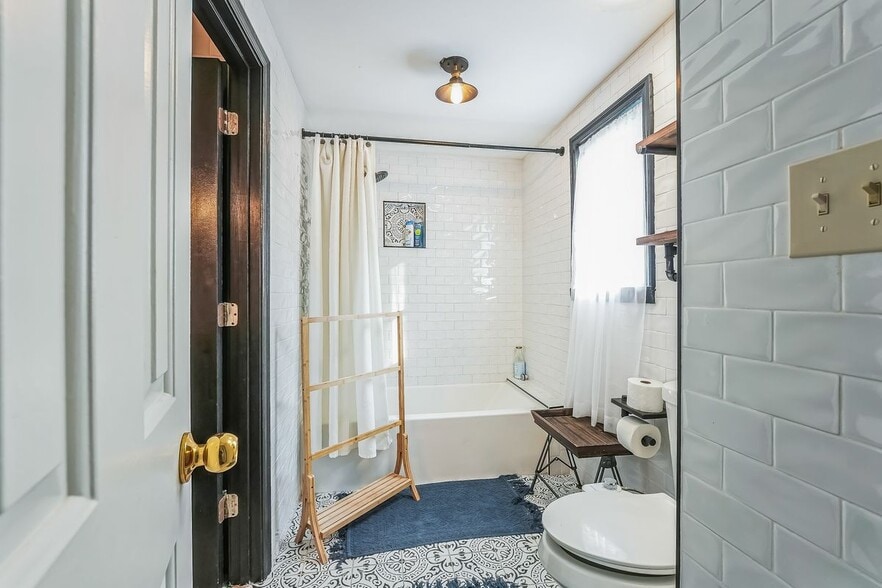 Building Photo - 502 Ivy Green Ln SE