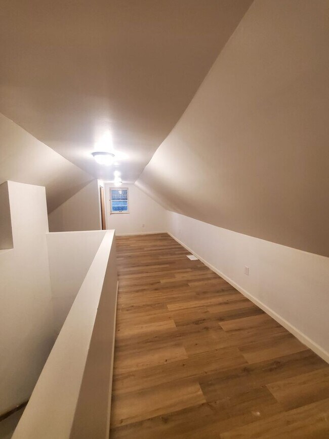 Building Photo - Fully remodeled!!