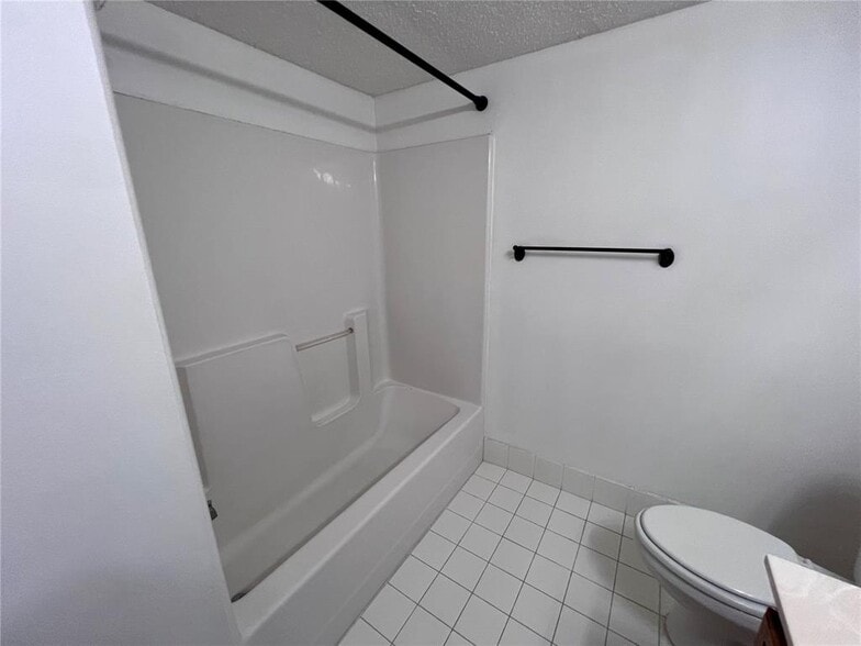 Building Photo - 9907 Westwood Dr
